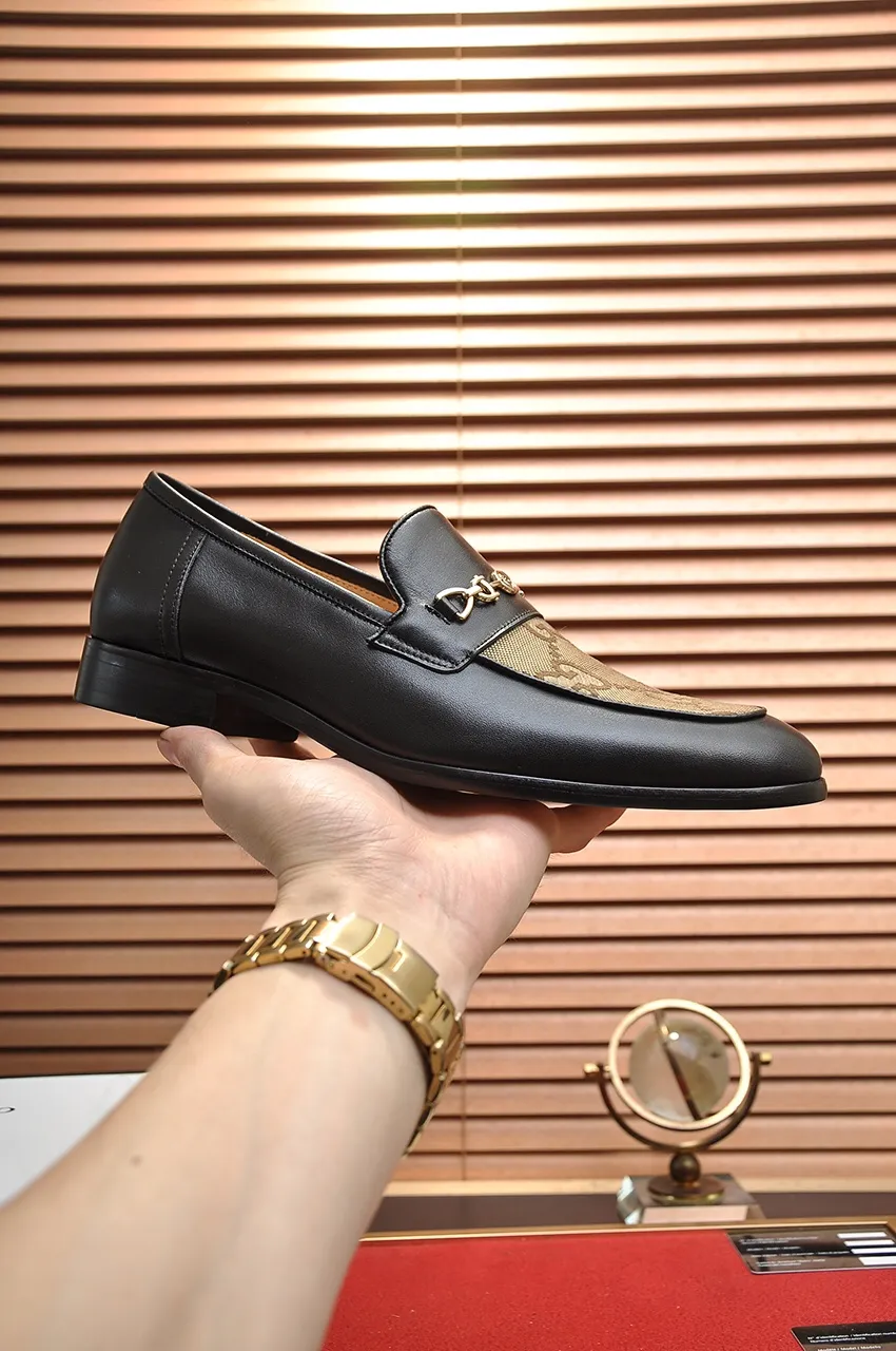 Men's shoes💰500💶Italy's top luxury men's shoe giant (GUCCI) (Gucci) (full cowhide lining) new arrival🍃Original European style🔰 Pleasant to the eye😍In order to make the shoes more durable and non-deformable🌀The production continues to follow traditional methods but there is still no lack of innovation💪Choose original sheepskin for the leather♻️ Smooth and natural And extra bright ⭐Made of imported cowhide, the first choice of rich people 38-45 (45 customized)